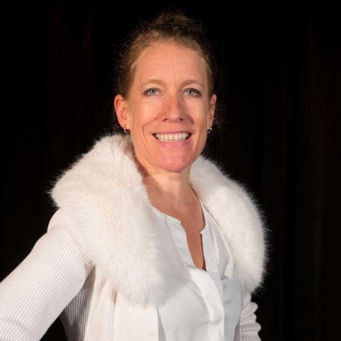 Dr.<sup>in</sup> Charlotte Cordes