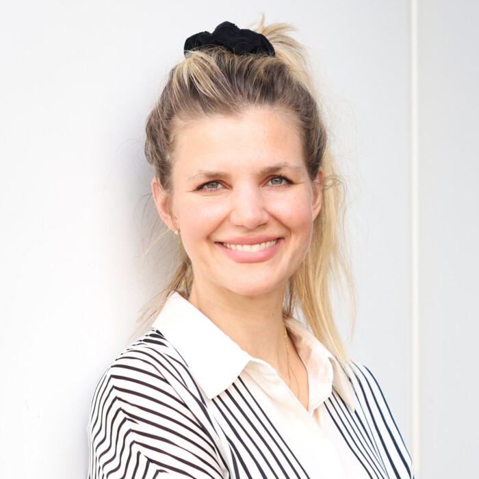 Dr. Johanna L. Degen